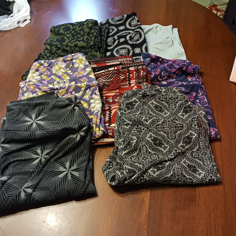 LuLaRoe Black and Gray Patterned Leggings